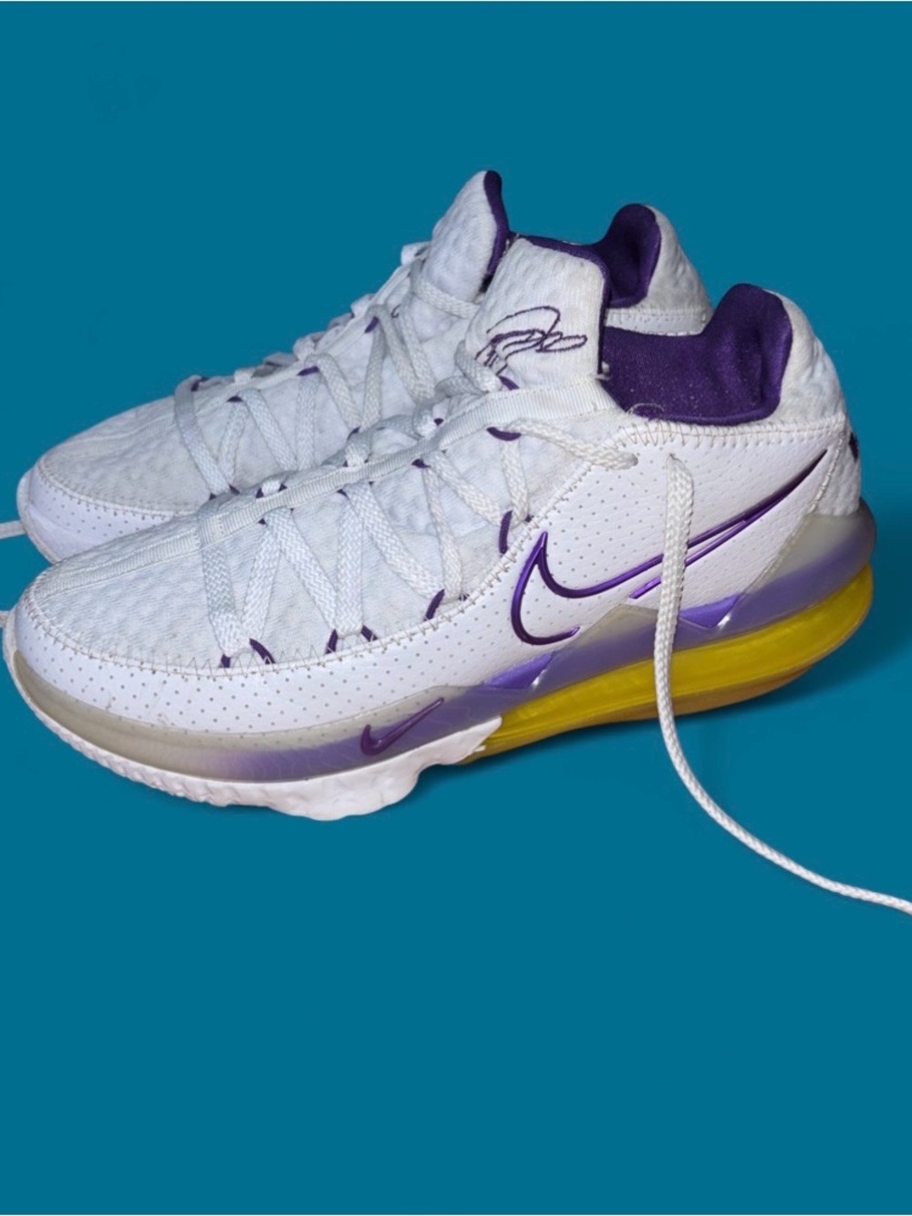 Nike LeBron 17 Low Lakers Size 8.5